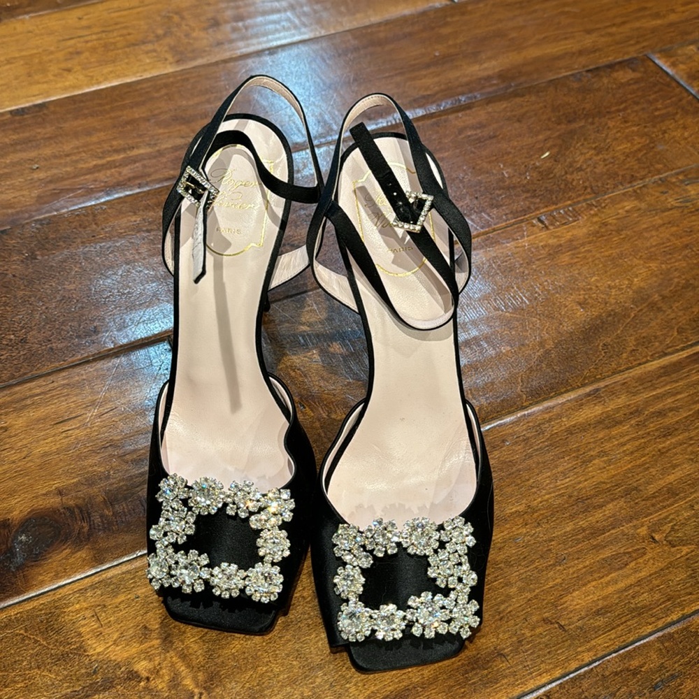 Roger Vivier Buckle Heel - Picture 1 of 10